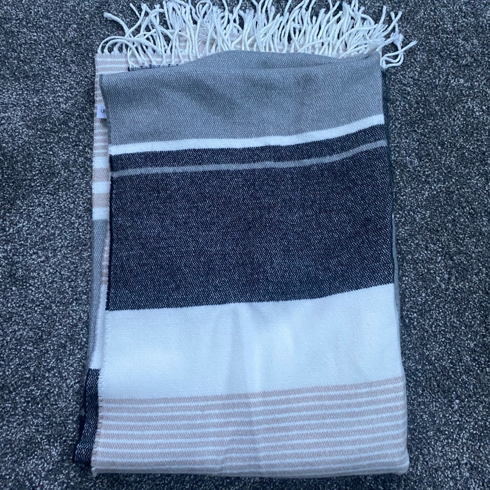 NEW Calvin Klein Scarf